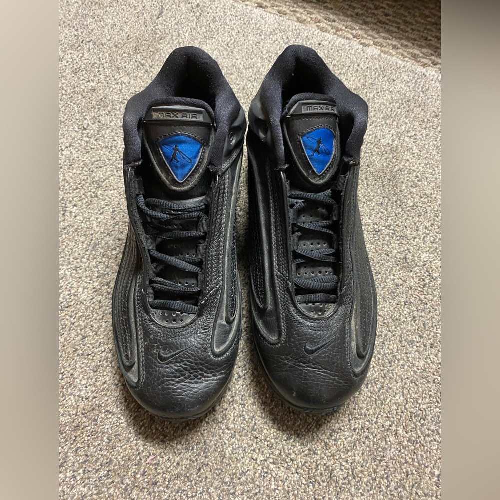 NIKE SNEAKERS